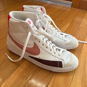 Nike Women’s Blazer Mid Size 10
